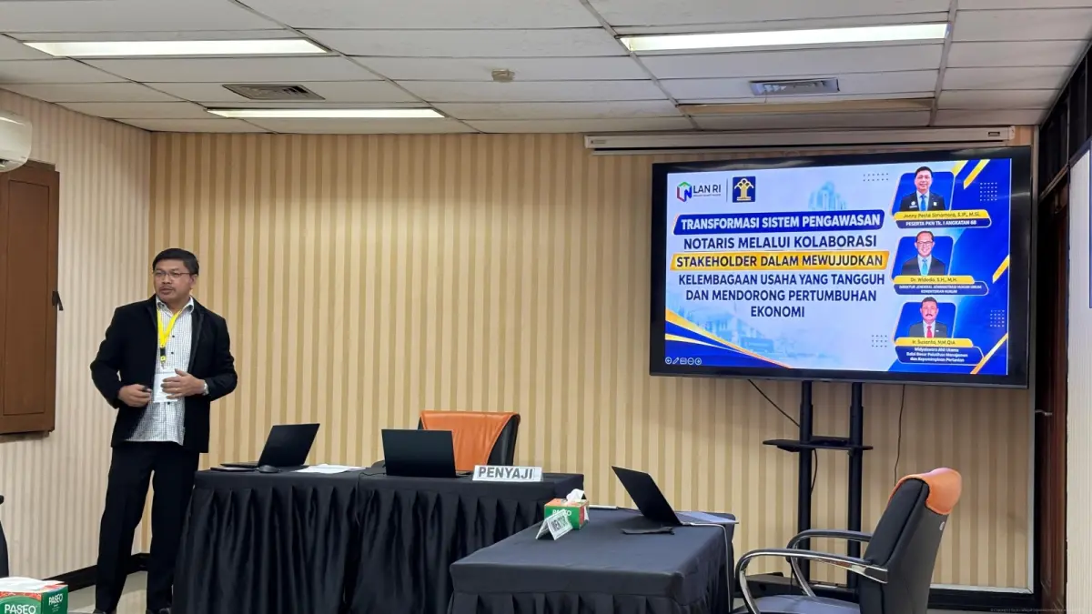 Kakanwil Kemenkum Kalbar Jonny Pesta Simamora merampungkan sesi bimbingan pamungkas jelang pelaksanaan Seminar Rancangan Proyek Perubahan pada Senin (7/9). (ISTIMEWA)