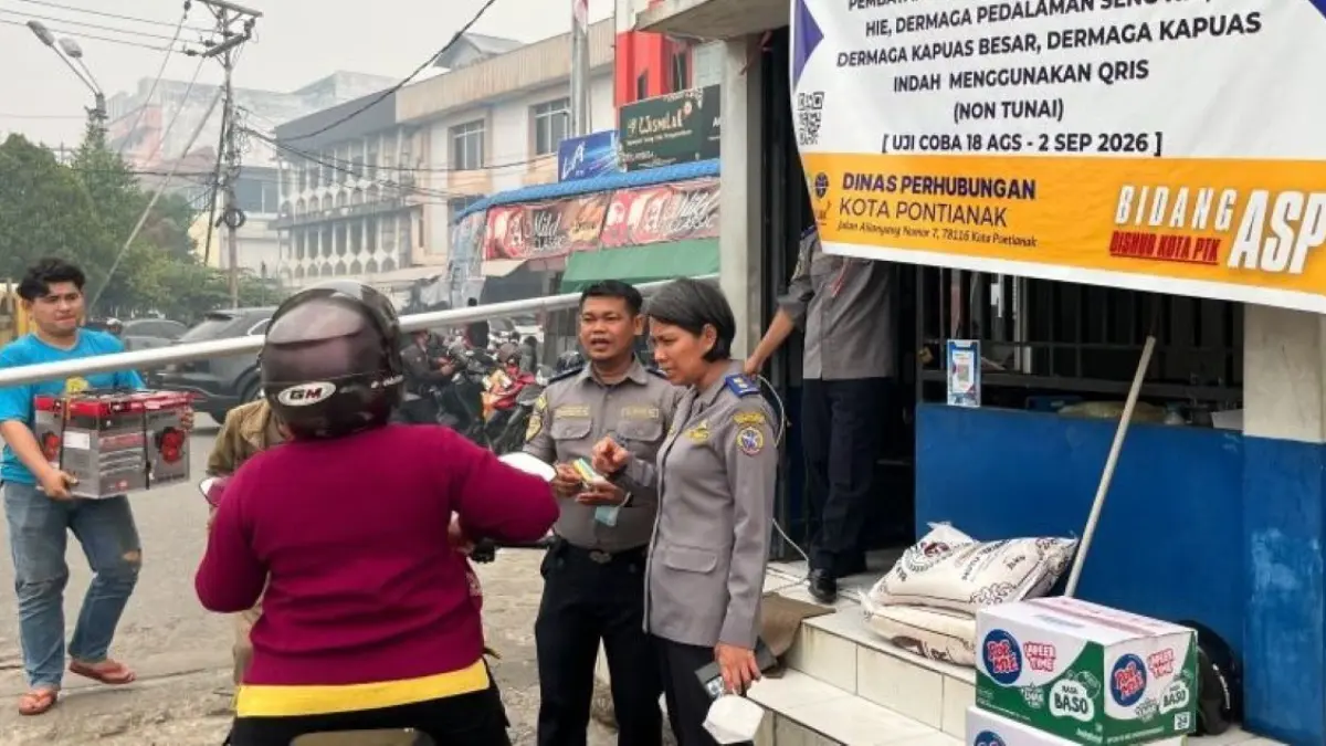 Kepala Dishub Kota Pontianak, Rendrayani saat meninjau Pelabuhan Seng Hie di Pontianak, Selasa (8/9/2026). (ANTARA/Sucia L)