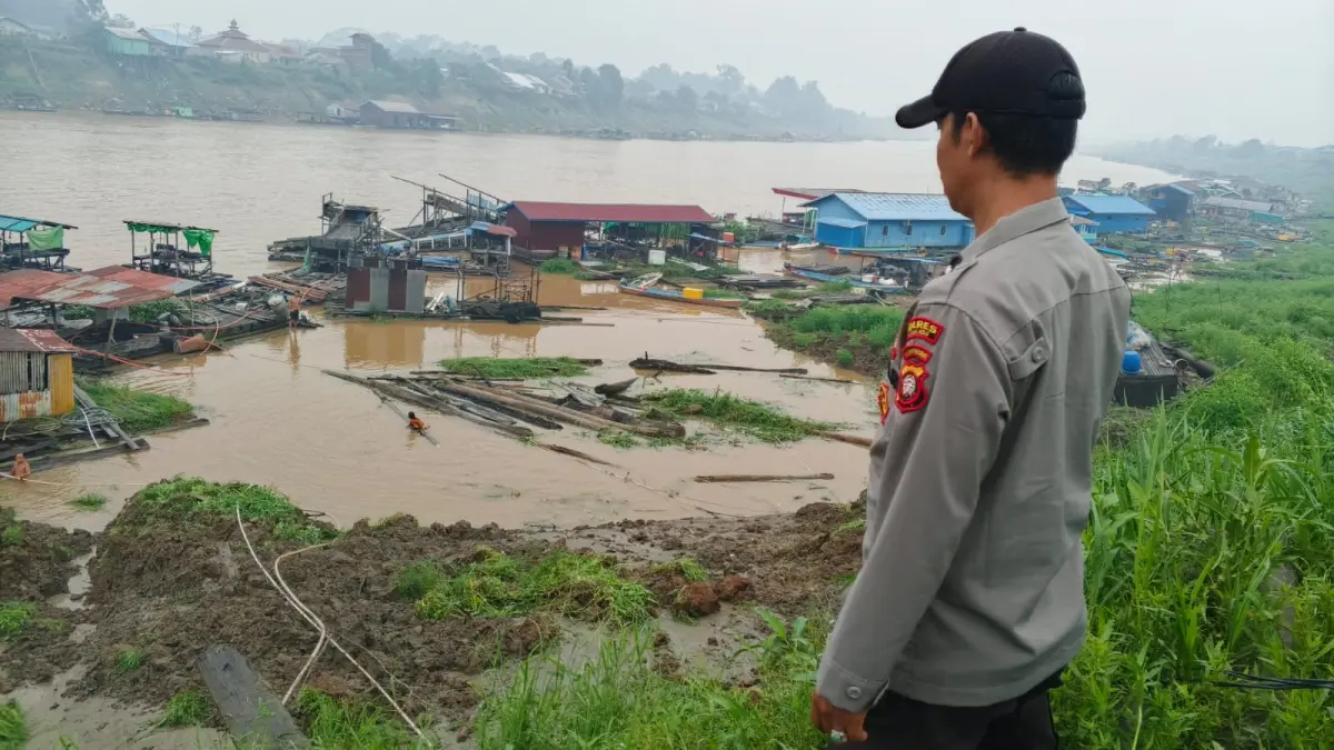 Longsor yang terjadi di dua di Kecamatan Suhaid akibat curah hujan tinggi pada Selasa (8/9). (ISTIMEWA)