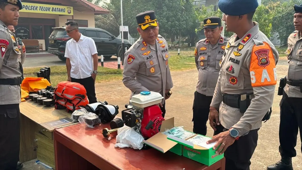 Sebanyak 30 personel Brimob atau setara 1 pleton resmi diterjunkan untuk memperkuat jajaran Polres Kayong Utara tangani Karhutla.  (ISTIMEWA)

