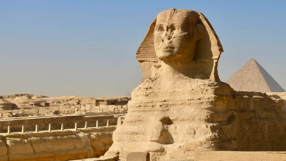Sphinx Agung di Giza, Mesir, menjadi salah satu peninggalan paling ikonik sekaligus misterius dari peradaban Mesir kuno.(UNSPLASH/@Hongbin)&nbsp;