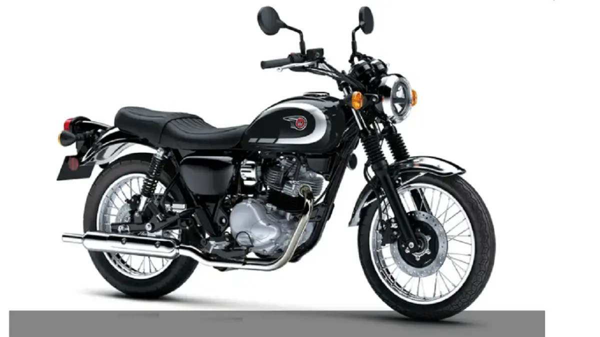 Kawasaki W230 2027 mempertahankan desain retro dan mesin satu silinder 233 cc, tetapi kini hadir dalam warna Ebony. (MOTORCYCLENEWS)