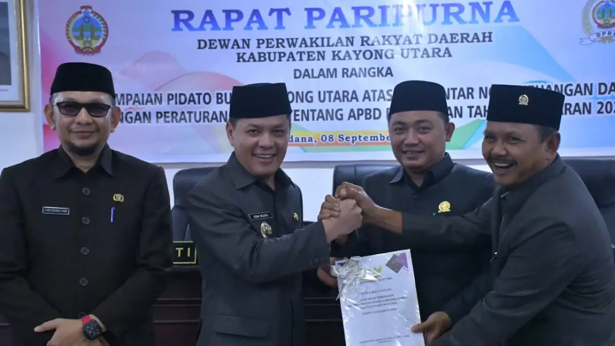 Romi Wijaya, menyampaikan Nota Keuangan dan Rancangan Peraturan Daerah tentang Perubahan Anggaran Pendapatan dan Belanja Daerah (APBD). (ISTIMEWA)

