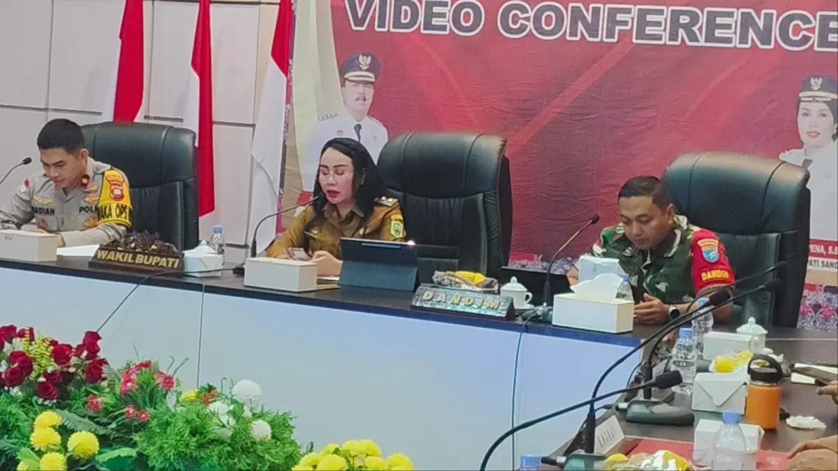 Wakil Bupati Sanggau Susana Herpena memimpin rapat koordinasi evaluasi penanganan Karhutla.(ISTIMEWA) 

