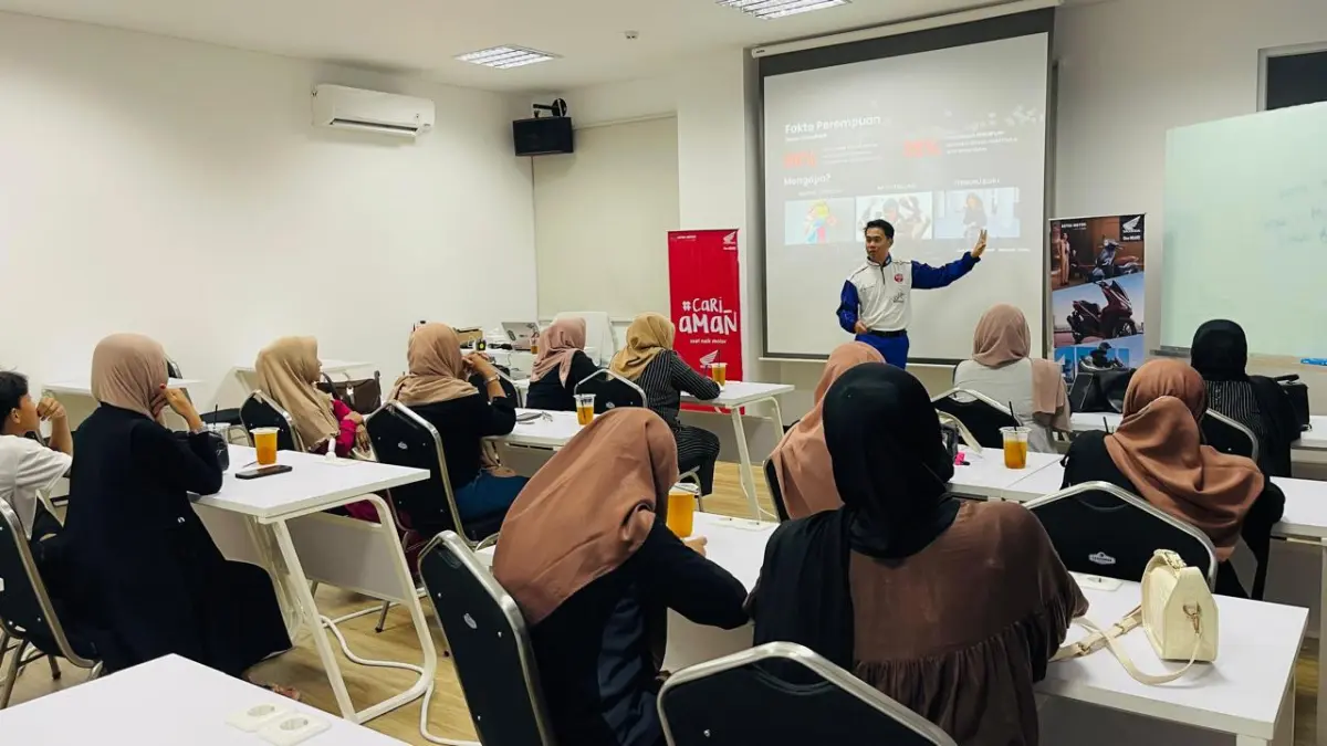 Astra Motor Kalbar Ajarkan Cara Aman Membonceng Anak untuk Ibu-Ibu