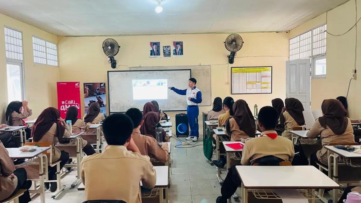 Astra Motor Kalbar Bekali Pelajar SMKN 7 Pontianak dengan Edukasi Safety Riding