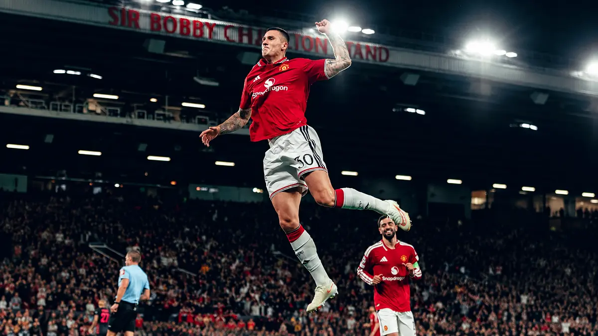 Benjamin Sesko merayakan golnya saat Manchester United menang 4-0 atas Sabah FK di Old Trafford. (IG@manutd)