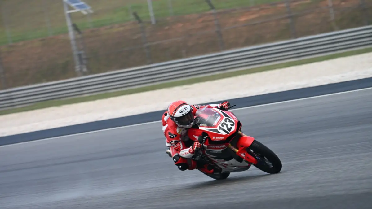 Pebalap Astra Honda Racing Team (AHRT), Rheza Danica Ahrens