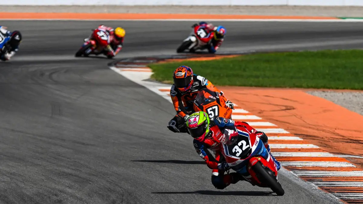 Ramadhipa Raih 16 Poin di Valencia, Tetap Bertahan di Lima Besar Moto3 Junior