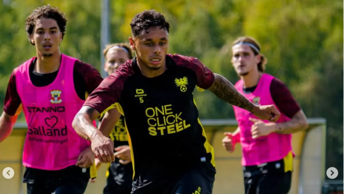 Bek Timnas Indonesia Dean James diprediksi menjadi starter saat Go Ahead Eagles menjamu Groningen di De Adelaarshorst. (IG@deanjames)