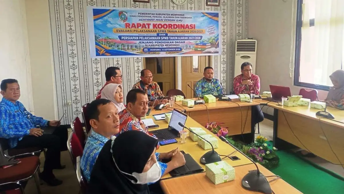 Suasana rakor evaluasi SPMB di Kantor Disdikporapar Mempawah