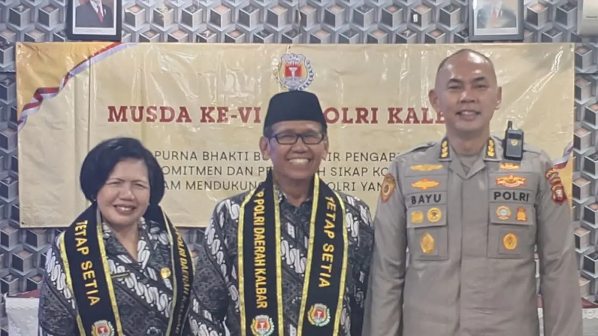 Suhadi SW bersama istri usai terpilih.