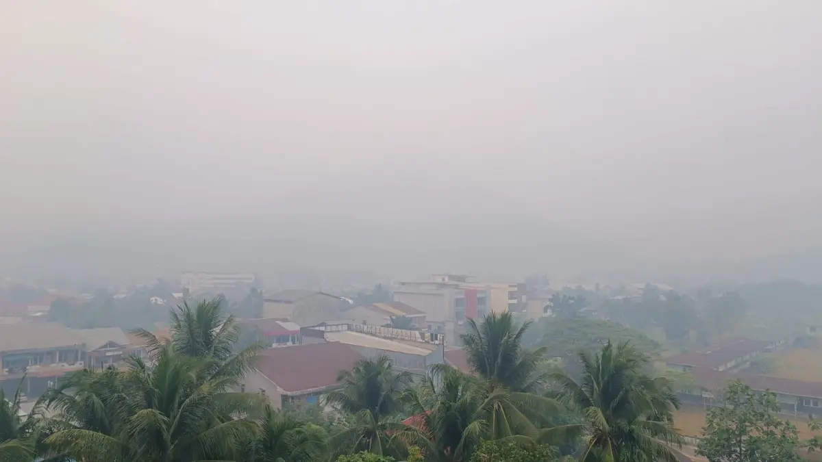 Gunung Sari Singkawang hilang dari pandangan saat melihat dari Hotel Swiss-belhotel