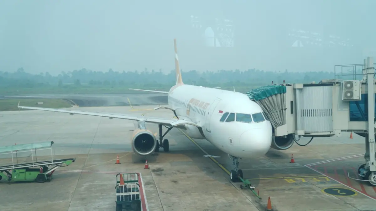 Kabut asap yang menyelimuti Bandara Internasional Supadio membuat 30 penerbangan dibatalkan pada Sabtu (12/9). (ISTIMEWA)