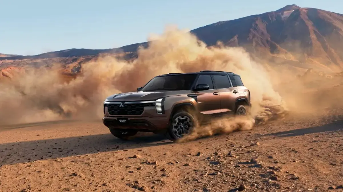 Pajero Generasi Kelima. (CARVAGANZA)