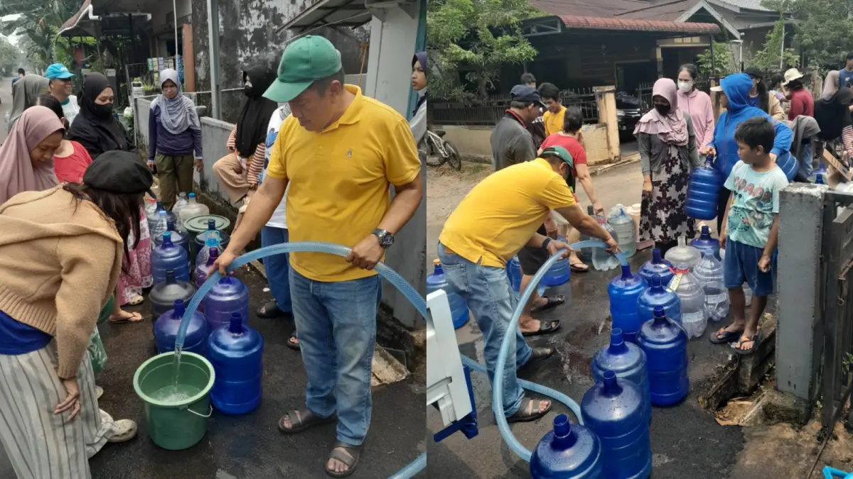 Pembagian air bersih sebanyak 6000 liter kepada masyarakat oleh DPD Golkar Kubu Raya, bersama kades dan Formaslidam. (ISTIMEWA)