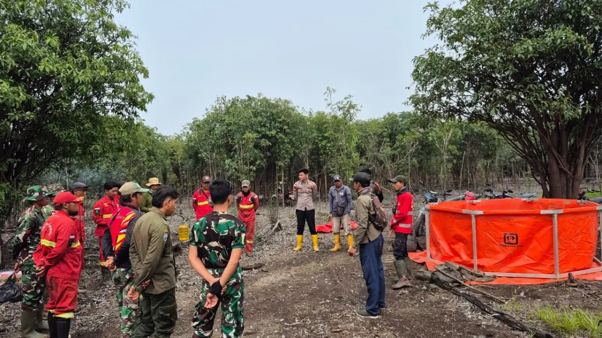 Kepolisian Sektor Batang Lupar bersama Koramil Batang Lupar, Kecamatan Batang Lupar, Manggala Agni, dan Masyarakat Peduli Api (MPA) saat melakukan patroli gabungan di kawasan Taman Nasional Danau Sentarum (TNDS).(ISTIMEWA)
