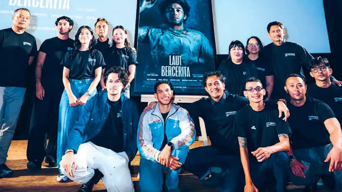Produser, sutradara, serta para pemain film Laut Bercerita hadir dalam acara konferensi pers, Rabu (9/9). (INSTAGRAM LAUT BERCERITA/DOK JAWAPOS)
