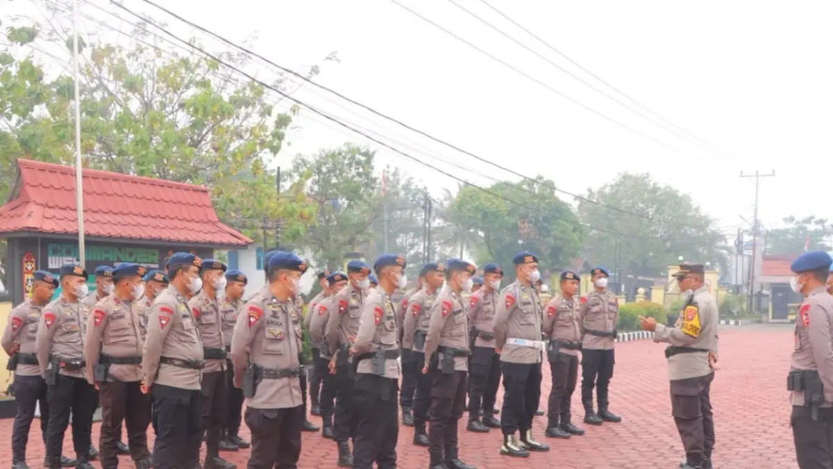 Sebanyak 30 personel Brimob dikerahkan untuk memperkuat penanganan karhutla di Kabupaten Sintang.(RISKA PONTIANAK POST)