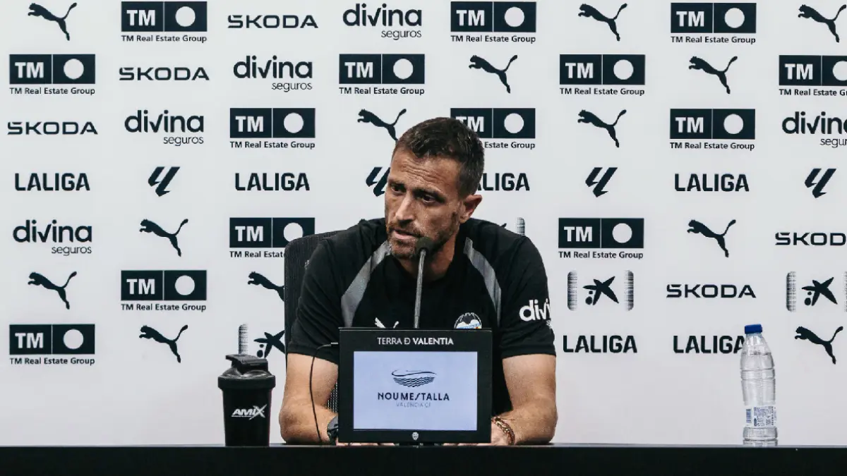 Óscar Sánchez menjalani debut sebagai pelatih interim Valencia saat menghadapi Alavés di Mendizorroza. (Dok. Valencia)