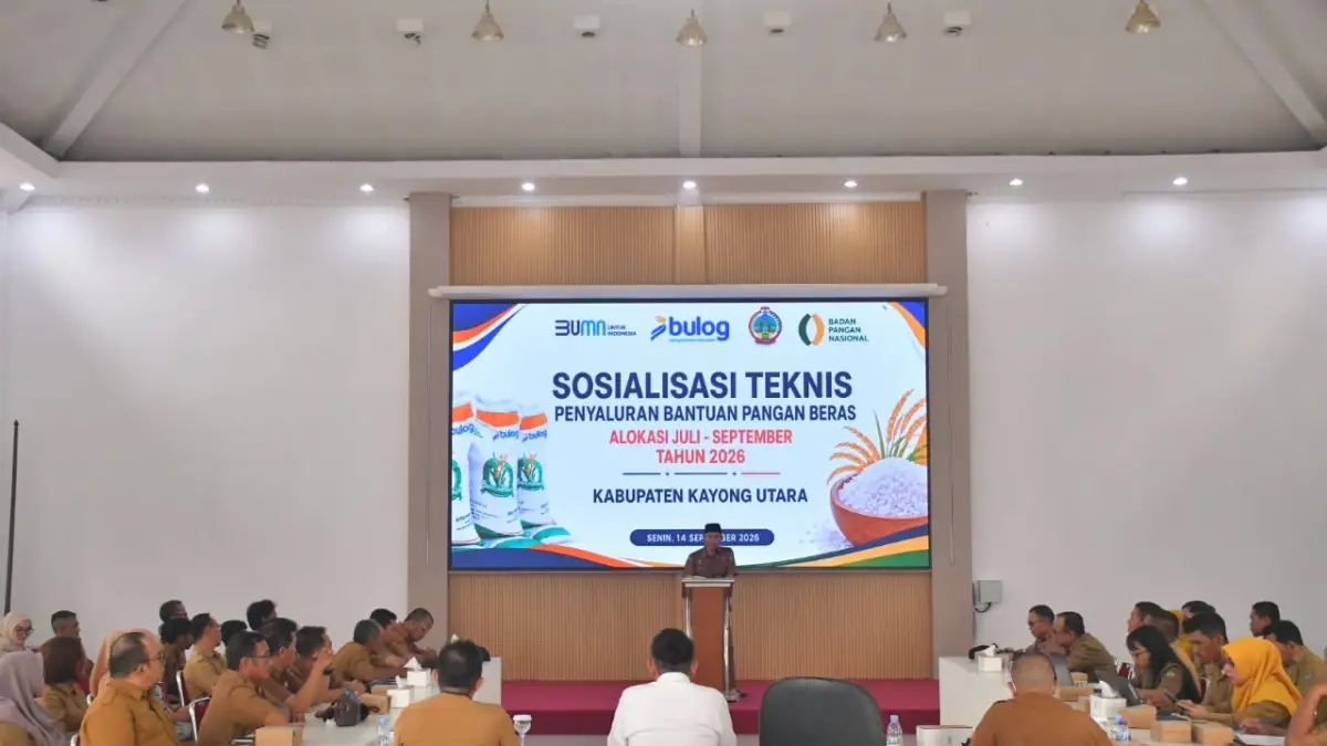 Sosialisasi penyaluran cadangan pangan pemerintah untuk pemberian bantuan pangan beras yang digelar di Balai Praja, Sukadana, Senin (14/9).