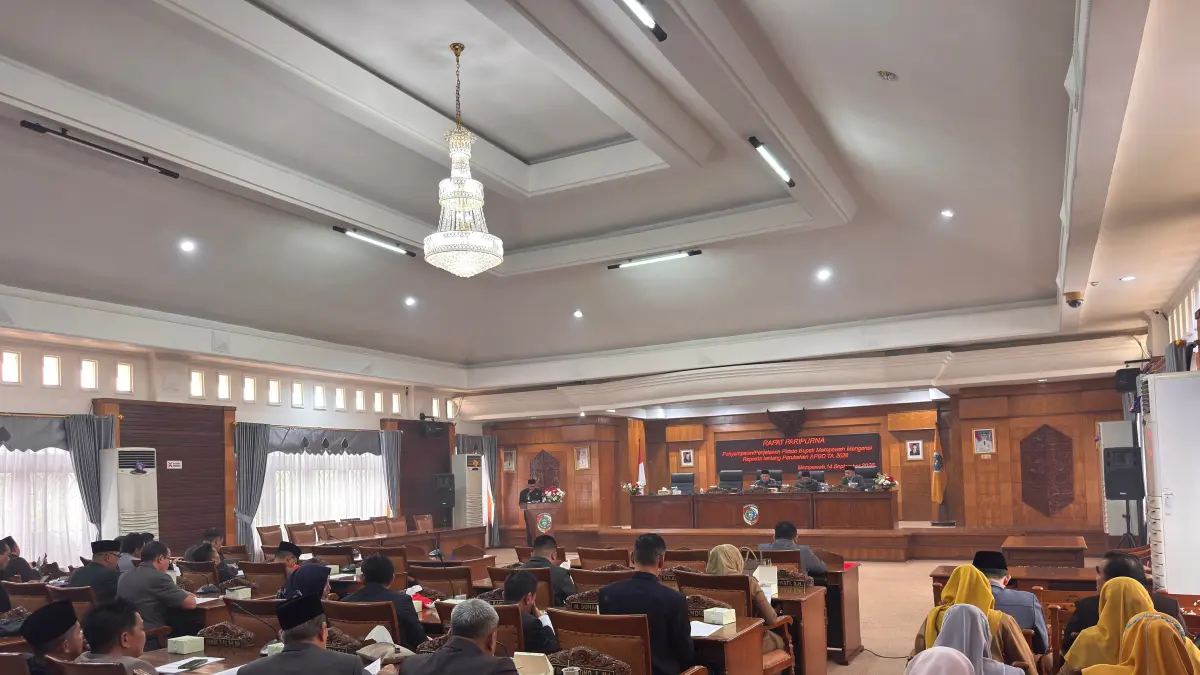 Suasana paripurna dengan agenda Pidato Bupati Mempawah Penyampaian Raperda tentang Perubahan APBD Kabupaten Mempawah Tahun Anggaran (TA) 2026.