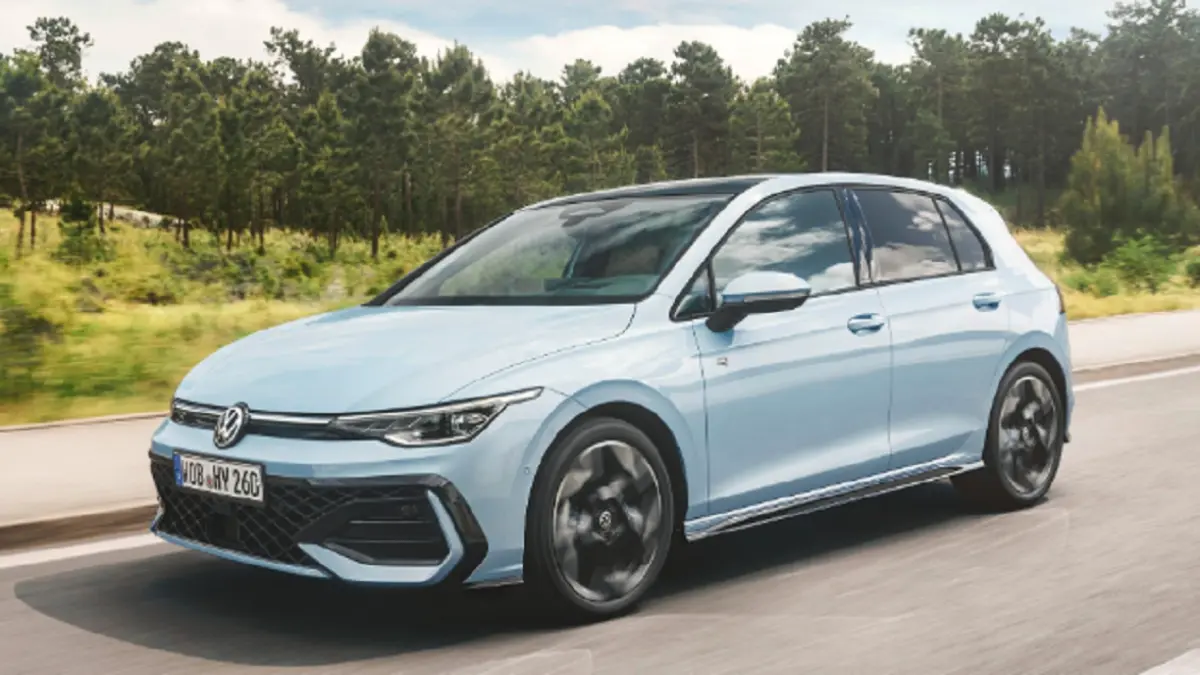 Volkswagen Golf Hybrid terbaru mengusung sistem full hybrid 125 kW dengan kemampuan berkendara listrik tanpa pengisian daya eksternal. (RESPONSE.JP)