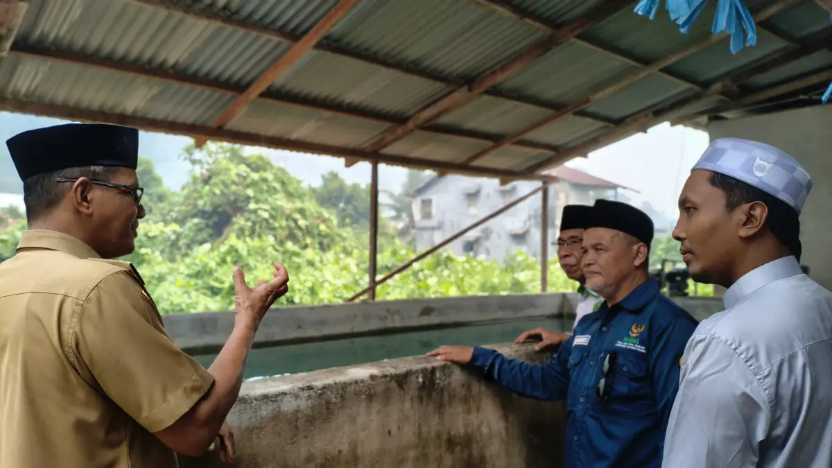 Wakil Bupati Kayong Utara, Amru Chanwari mendukungan pemenuhan kebutuhan air bersih bagi para santri melalui program BAZNAS Hub RI.