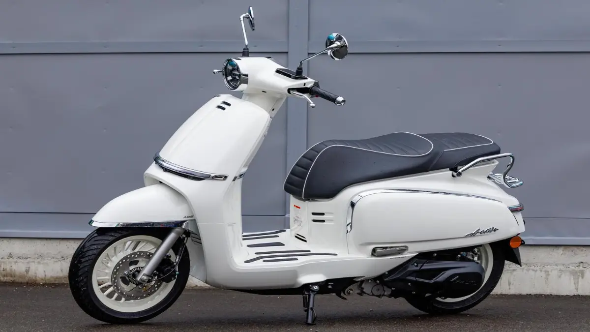 150AURA hadir dengan mesin 150cc, tenaga 16 PS, dan fitur yang jarang ditemui di kelasnya. (GREATBIKER)