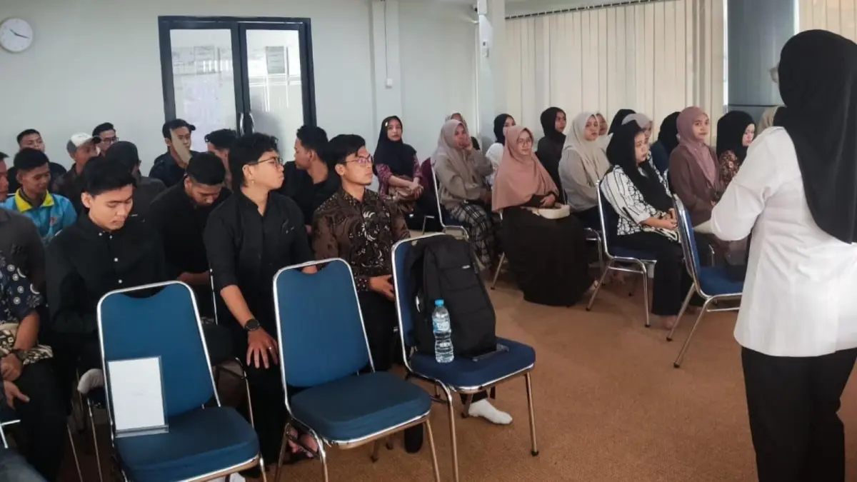 Kanwil Kemenkum Kalbar memberikan penyuluhan kepada calon pengantin di KUA Pontianak Utara pada Rabu (16/9). (DOK KANWIL KEMENKUM KALBAR)