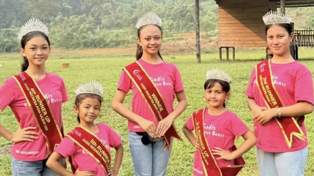 Kelima putri asal Kapuas Hulu yang lolos mengikuti ajang gadis Kalimantan tingkat nasional.(ISTIMEWA)