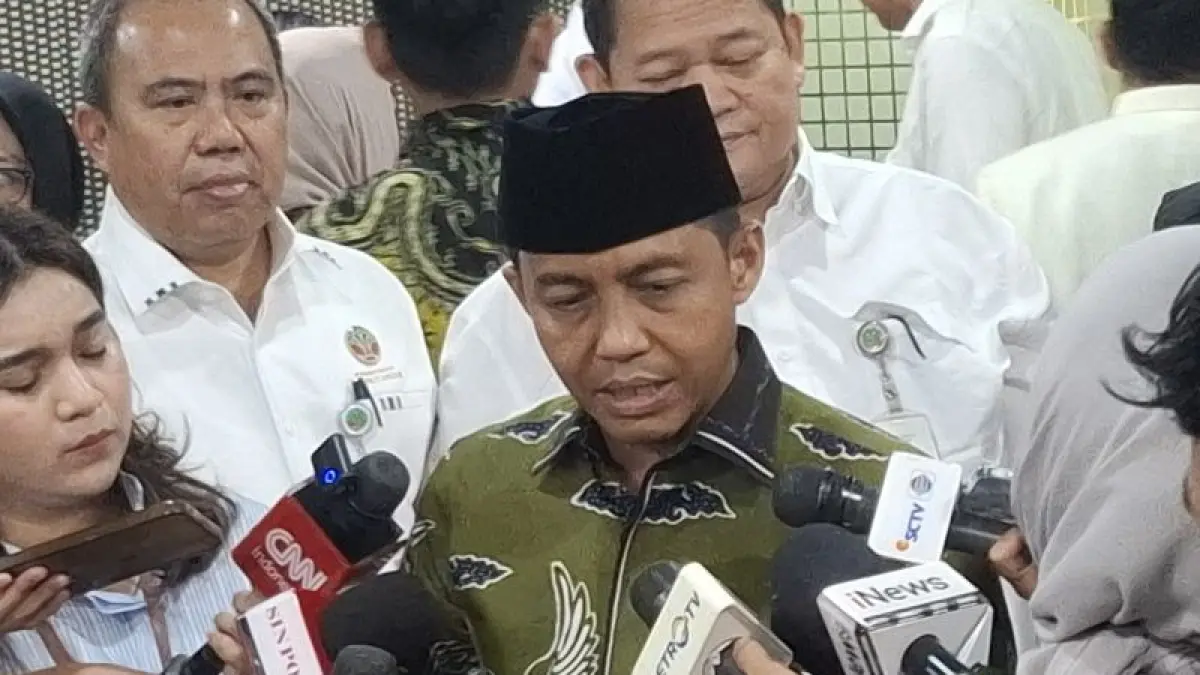 Menteri Kehutanan Raja Juli Antoni memberikan keterangan kepada wartawan seusai rapat kerja bersama Komisi IV DPR RI di Kompleks Parlemen, Senayan, Jakarta, Rabu (16/9/2026). (ANTARA/Aria Ananda)
