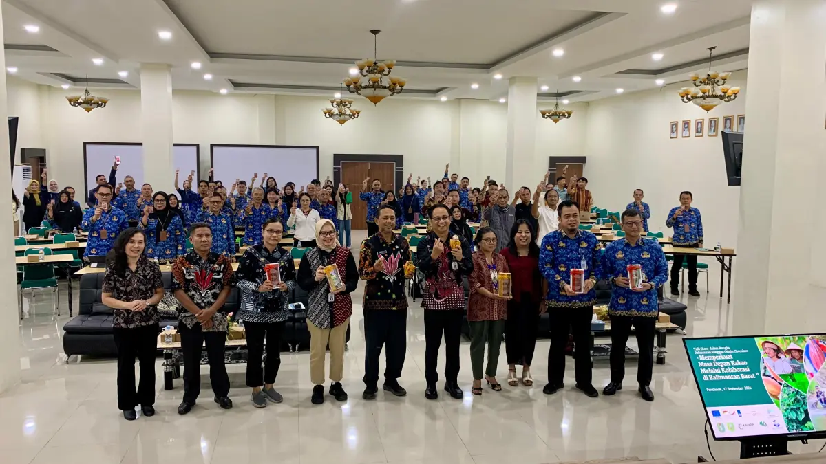 Asisten Perekonomian dan Pembangunan Sekda Kalbar, Heronimus Hero bersama para pemangku kepentingan berfoto bersama usai peluncuran Sanggau Origin di Aula Dinas Perkebunan dan Peternakan Kalbar, Kamis (17/9). (IDIL AQSA AKBARY/PONTIANAK POST)