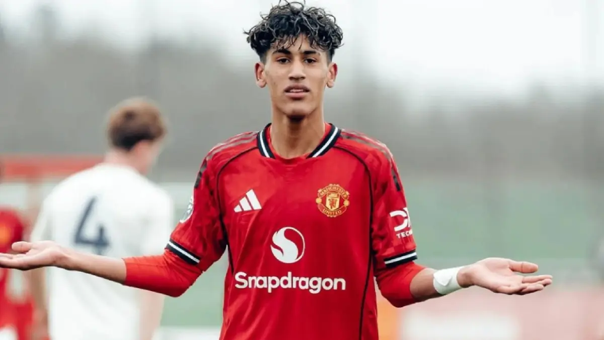 JJ Gabriel menjadi incaran Real Madrid setelah meminta meninggalkan Manchester United pada usia 15 tahun. (@JacobsBen-X)
