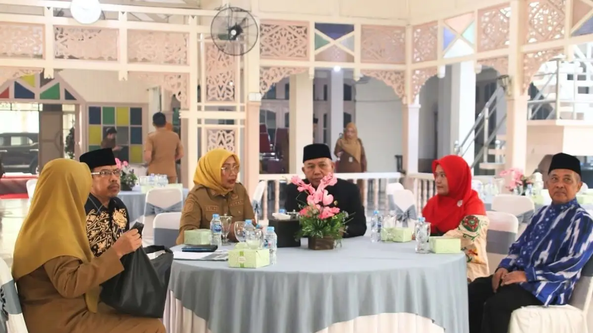 Suasana rapat evaluasi hasil MTQ Kalbar di Rumah Dinas Bupati Mempawah.