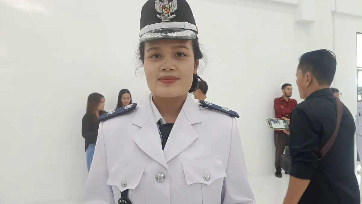 Kepala Desa Batu Tiga, Susan.
