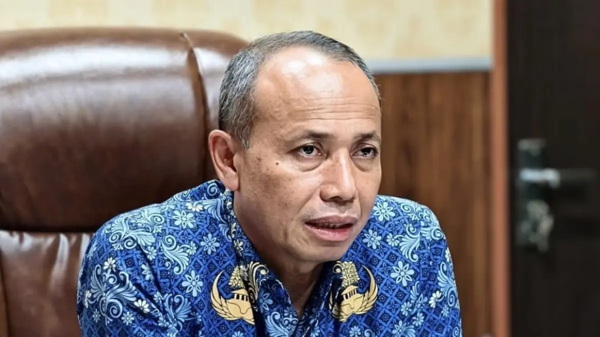 Sekda Ketapang, Repalianto, memberikan arahan saat memimpin rapat rencana pengembangan Taman Kota Ketapang, Kamis (17/9). (ISTIMEWA)