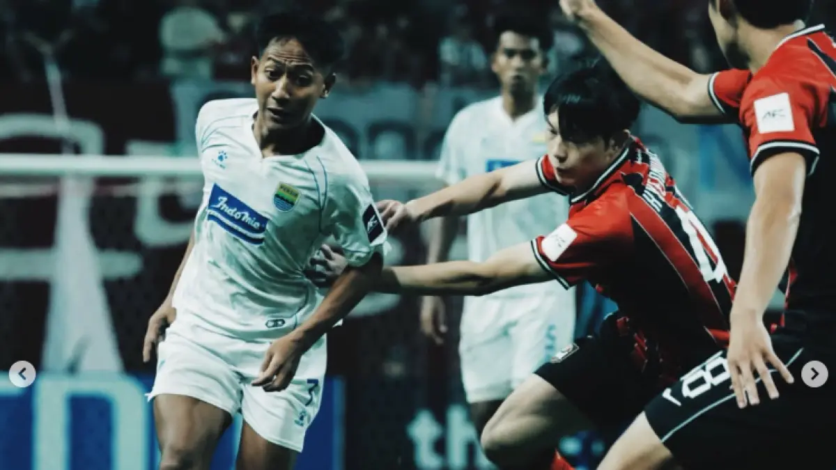 Aksi Beckham Putra saat memperkuat Persib Bandung menghadapi FC Seoul pada ajang AFC Champions League Two. (ig@beckham_put7)