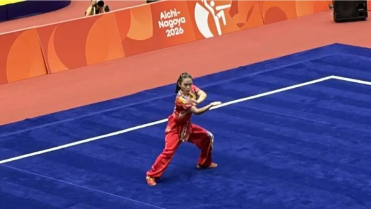 Atlet wushu putri Indonesia Eugenia Diva Widodo beraksi dalam nomor changquan putri Asian Games 2026 di Aichi Prefectural Martial Arts Hall, Senin (21/9). (ANTARA/Arindra Meodia)