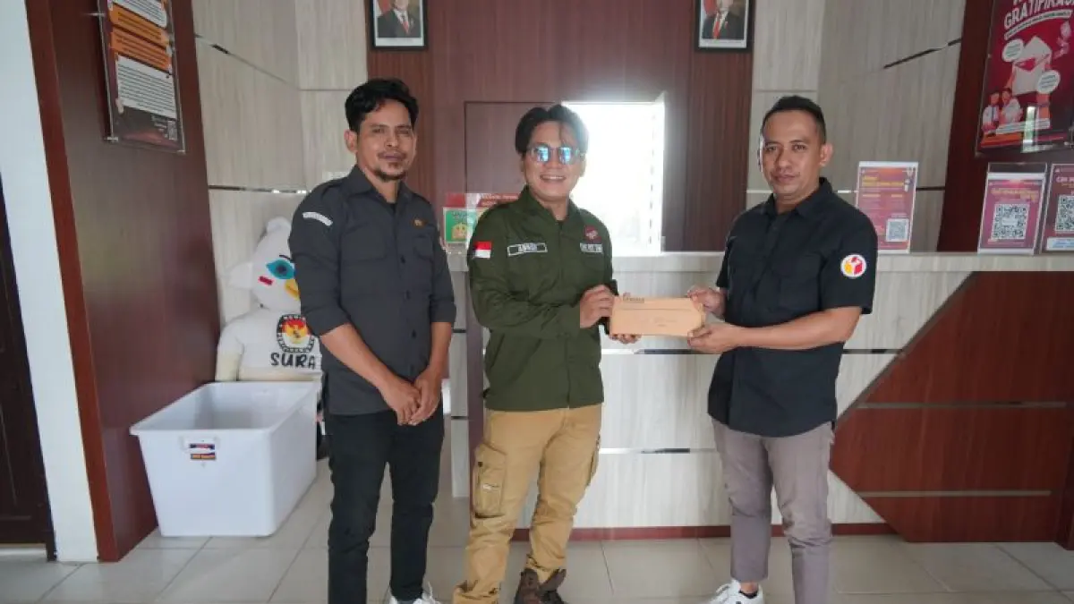 Bawaslu Kota Singkawang menyampaikan informasi temuan 47 warga yang diduga telah meninggal dunia namun masih tercatat dalam data pemilih pada PDPB Triwulan III 2026 kepada KPU Kota Singkawang. (ANTARA)