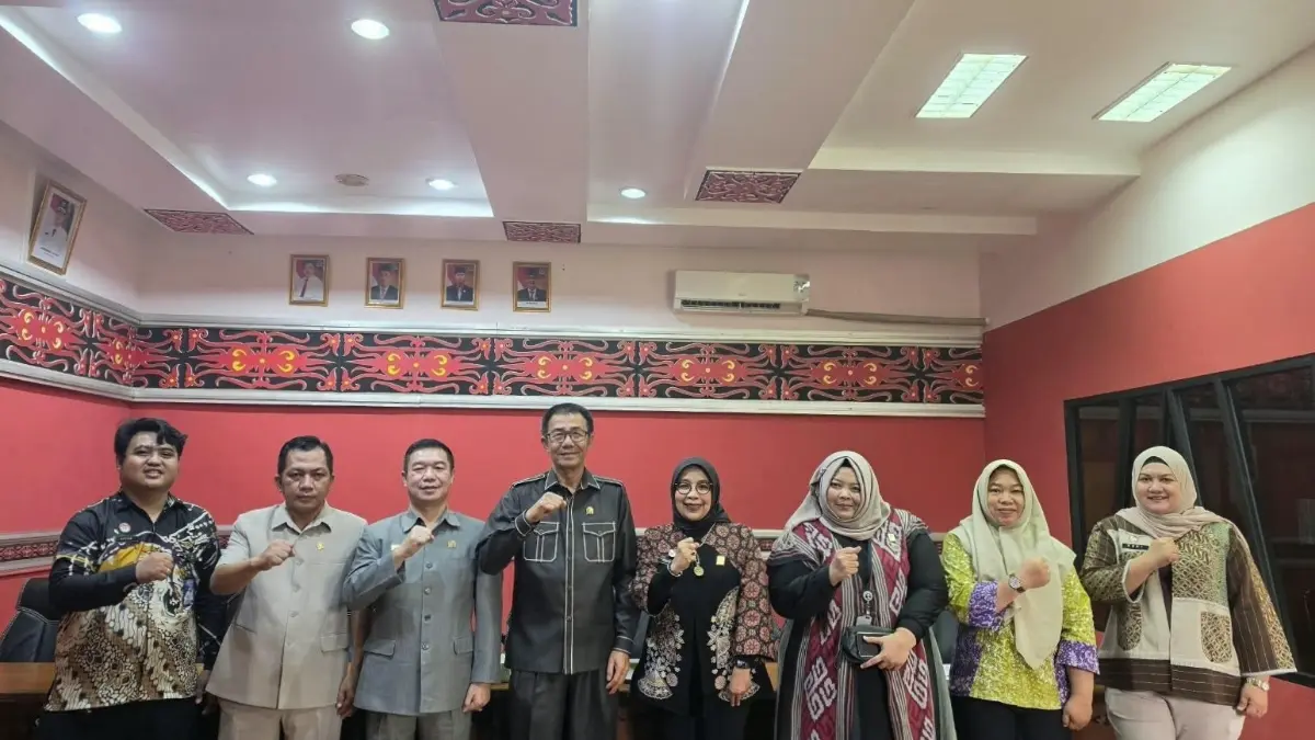 Kanwil Kemenkum Kalbar menggelar pertemuan dengan DPRD Sekadau untuk membahas Perda KI pada Kamis (17/9). (DOK KANWIL KEMENKUM KALBAR)