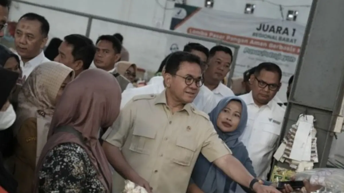 ​Menteri Perdagangan RI Budi Santoso tinjau Pasar Potrojayan, Prambanan, Kabupaten Sleman, pada Senin (21/9). (ANTARA/HO-Humas Prokopim Sleman)