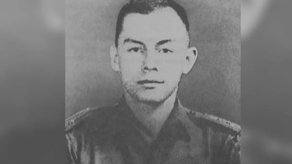 Pierre Tendean memiliki pengalaman militer sejak muda, termasuk terlibat dalam operasi PRRI dan menjalankan tugas intelijen di Malaysia.