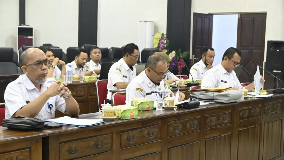 Sejumlah kepala OPD mengikuti rapat kerja dengan Komisi IV DPRD Ketapang dalam rangka evaluasi serapan anggaran beberapa hari lalu. (ISTIMEWA)