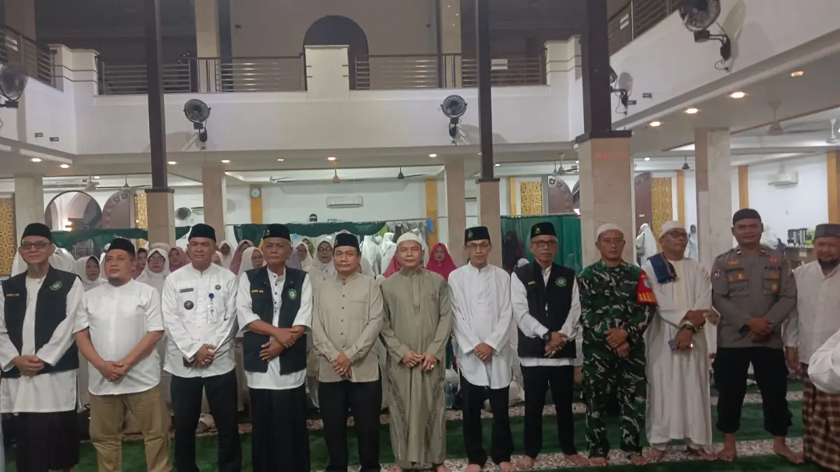 Suasana kegiatan Selawat Akbar Miftahurrahmah di Masjid Raya Kota Singkawang, Sabtu (19/9) sore.