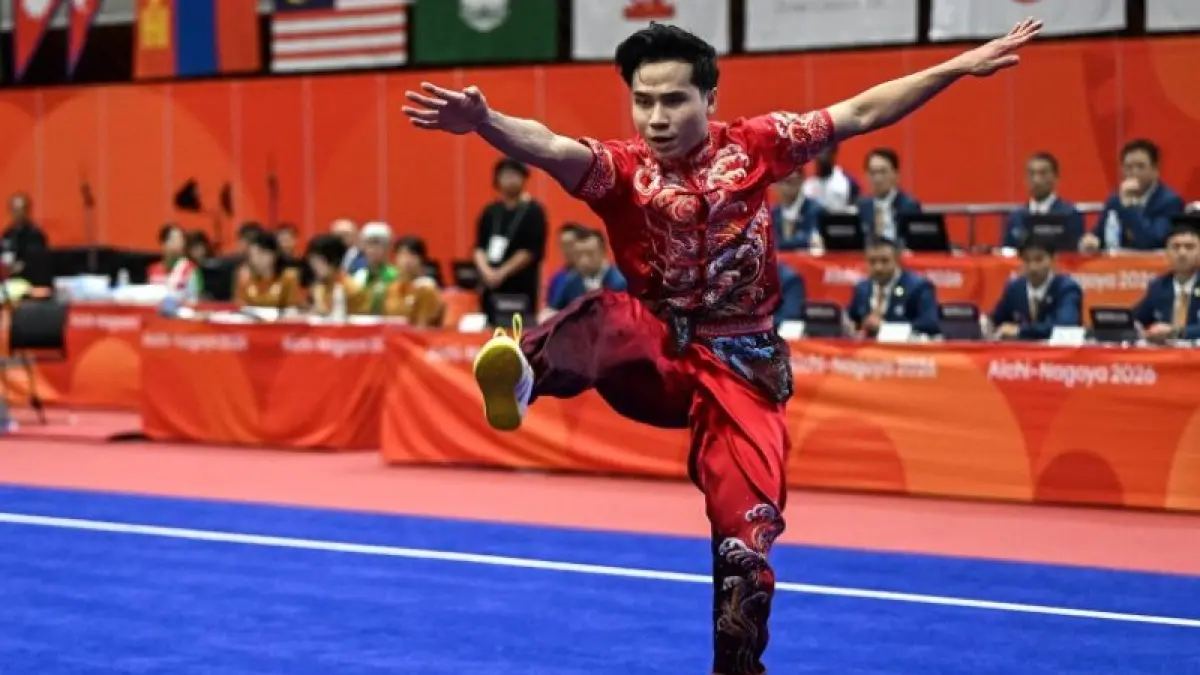 Seraf Naro raih medali pertama Indonesia. Pewushu Indonesia Seraf Naro Siregar tampil pada final wushu nomor taolu changquan putra Asian Games Aichi-Nagoya 2026 di Aichi Prefectural Martial Arts Hall, Aichi, Jepang, Minggu (20/9/2026). Seraf Naro berhasil meraih medali pertama untuk Indonesia yakni medali perunggu dengan catatan skor 9.720, sedangkan medali emas diraih pewushu Makau Chi Hin Kuong dengan skor 9.723 dan medali perak oleh pewushu Makau Chi Kuan Song dengan skor 9.720. (ANTARA FOTO/Fauzan/agr)