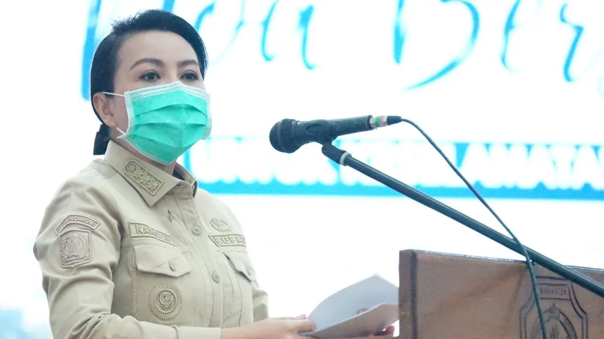 Bupati Landak Karolin Margret Natasa menginstruksikan Puskesmas untuk siaga 24 jam untuk menangani pasien ISPA akibat kabut asap pekat. (HUMAS PEMKAB LANDAK)