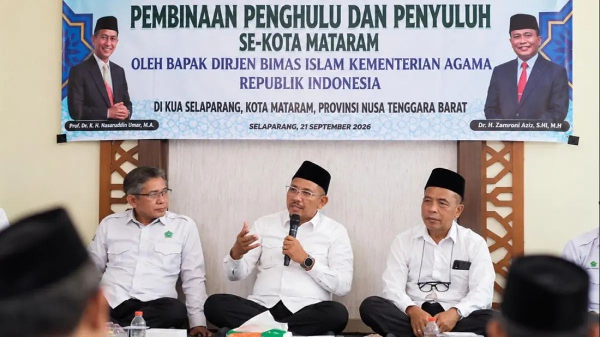 Dirjen Bimas Islam Abu Rokhmad (tengah). (Kemenag)