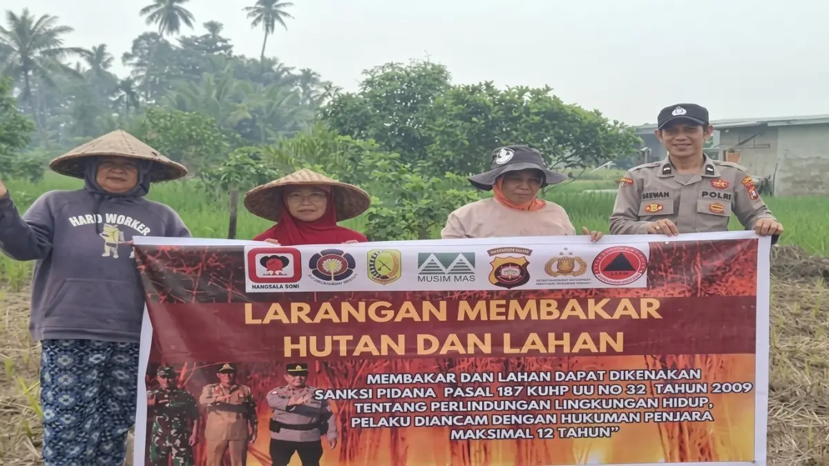 Jajaran Polres Sambas terus menggencarkan kegiatan sosialisasi pencegahan karhutla kepada masyarakat. (ISTIMEWA)