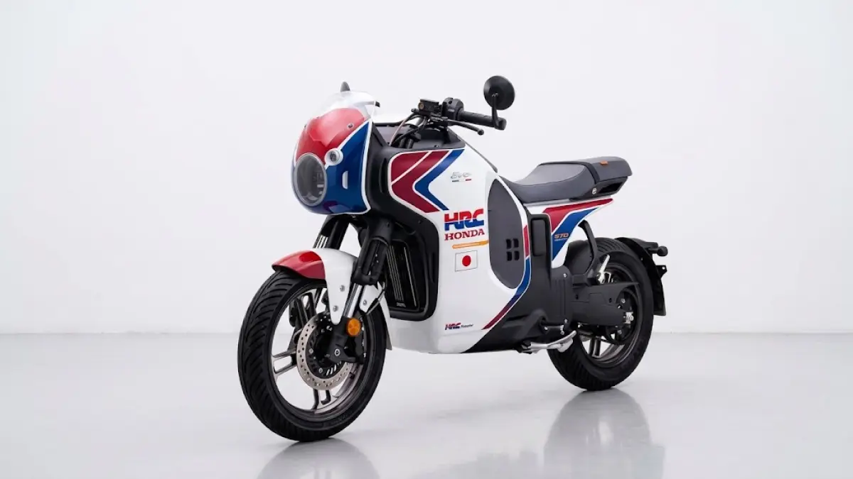 Wuyang-Honda E-VO dengan konsep Tricolor RWB